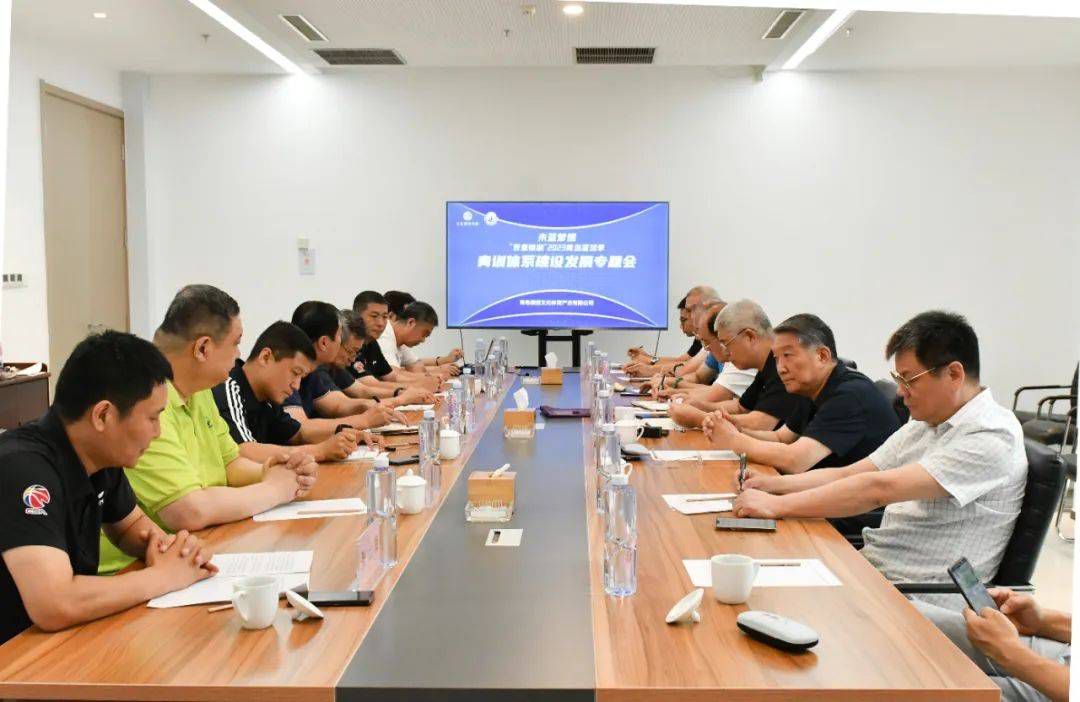 萧初然又问：那你说要给他们回礼，你打算回些什么啊？叶辰说：我回他们每人一套平安符。